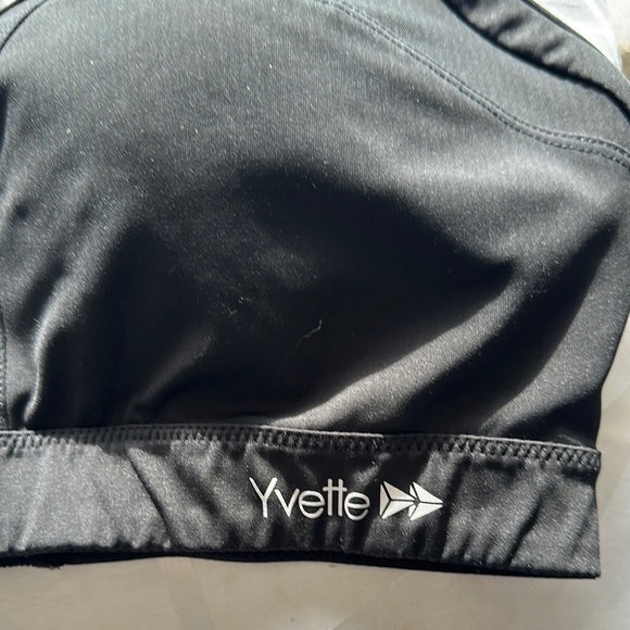 Black Strappy Sports Bra with Geometric Back - Picture 3 of 4